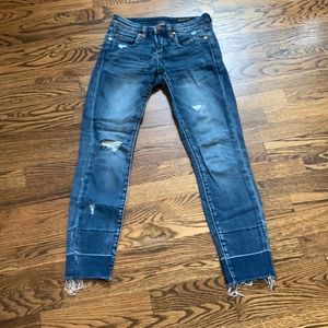 Mid-rise skinny jeans
